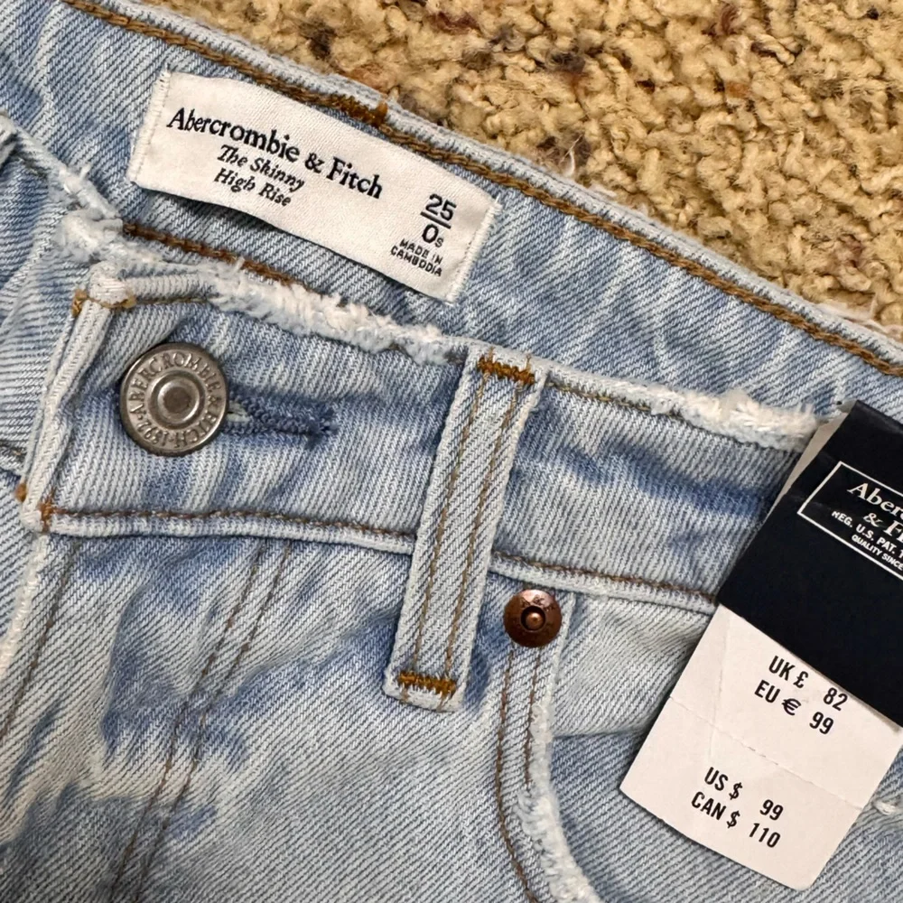Abercrombie & Fitch Light Blue Ripped Skinny Jeans - Picture 3 of 3